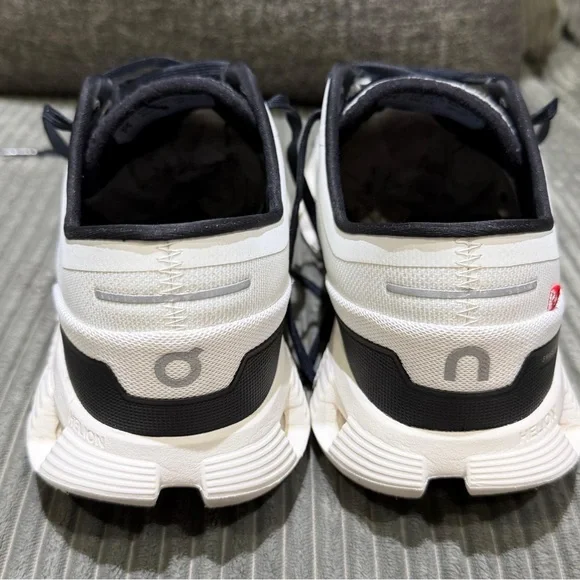 On Running Men's White and Black Sneakers Used in good condition - Picture 2 of 5